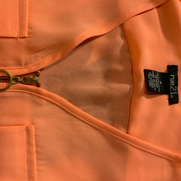 RUE 21 Zipper Top - Picture 2 of 4